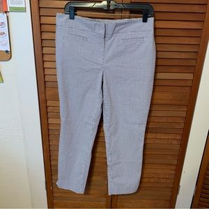 EUC Sear-sucker Ann Taylor Capri Pants